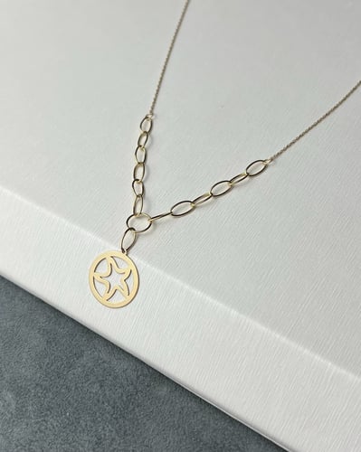 عقد ذهب صافي عيار 18 الوزن :2.9g