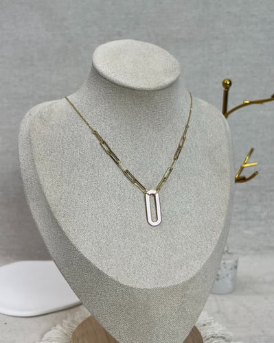 عقد ذهب صافي عيار 18 مع لون ميناء الوزن : 4.1g