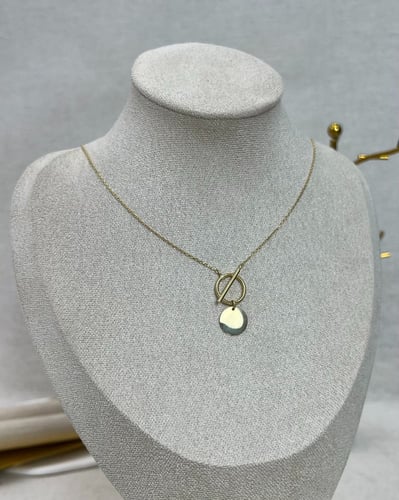 عقد ذهب صافي عيار 18 الوزن : 2.5g