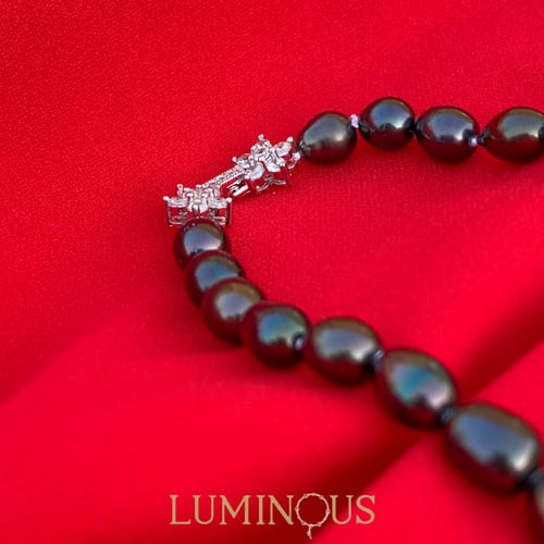 طقم اللؤلؤ الأسود الفاخر