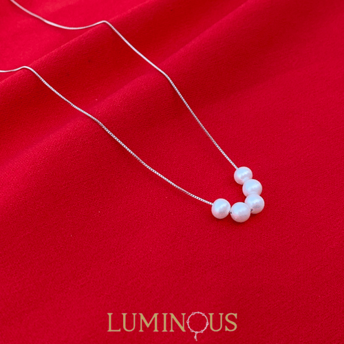 قلادة لؤلؤ انيقة