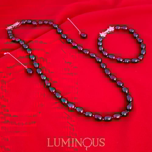 طقم اللؤلؤ الأسود الفاخر