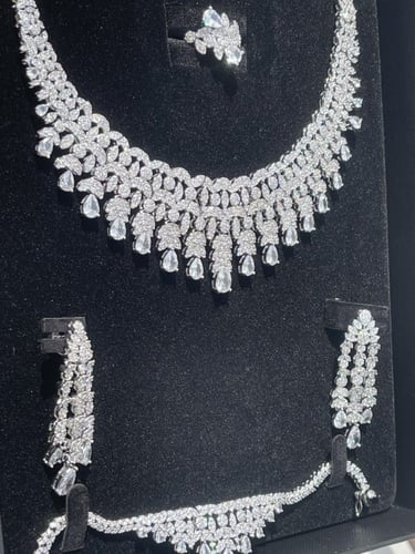 طقم العرايس والأميرات وكل متميزة فقط