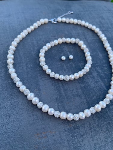 طقم اللؤلؤ الخلاب