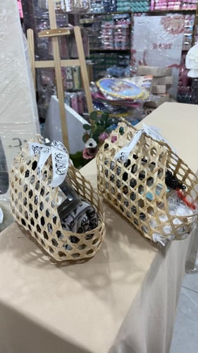 توزيعات رمضانية سلة خوص بداخلها سجادة وسبحة وفانوس...