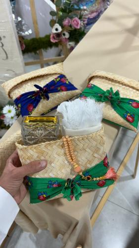 سلة خوص رمضانية بداخلها سجاده ومبخره كرستال ومسبحة