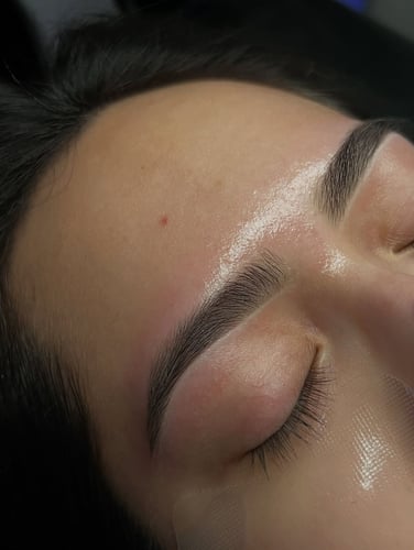 مايكرو حواجب