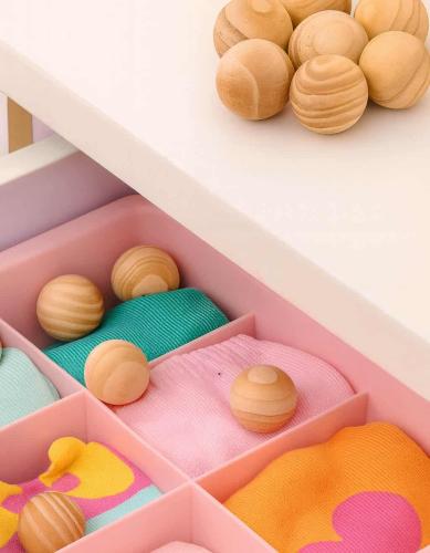 كرات كافور طبيعي لتعطير الملابس وحمايتها من الحشرا...