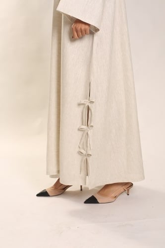 Jalabia w/ribbons on the slit in beige