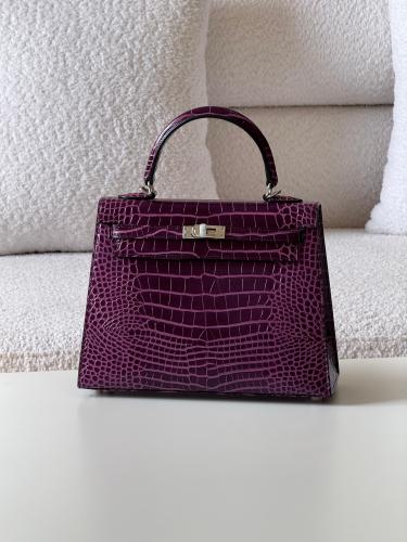 Hermès Kelly 25 Crocodile Embossed Leather Bag