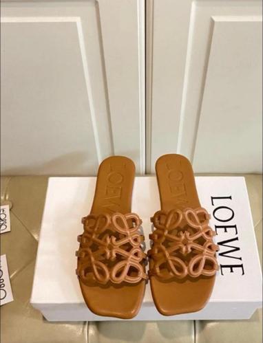 Petal Anagram slide in soft calfskin