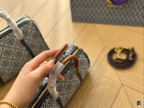 شنطة توري بورش