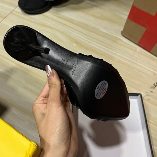 كعب سان لوران