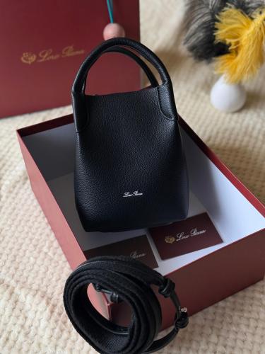 شنطة لورو بيانا