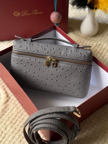 شنطة لورو بيانا