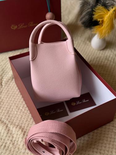 شنطة لورو بيانا