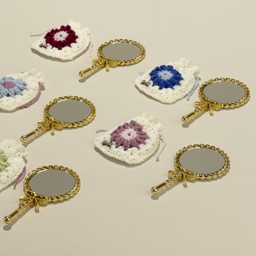 شنطة صغيرة مع مراية