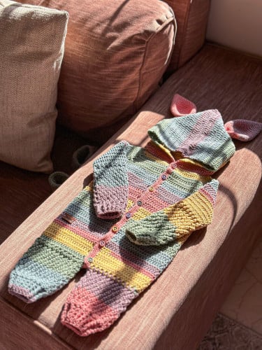 افرول مع جزمات عمر 3-6 اشهر