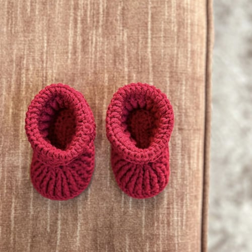 طقم فستان-قبعة-جزمات عمر2-5 اشهر