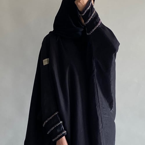 عباية سوداء قماش لامع NOSH 19