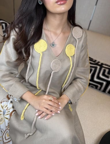 جلابية لنن مزينة بقيطان مبتكر اصفر