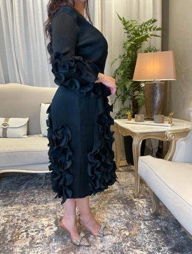 فستان اسود بحركة عالاطراف