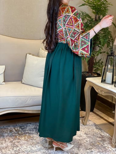 جلابية ملونة بربط زم بالخصر عشبي