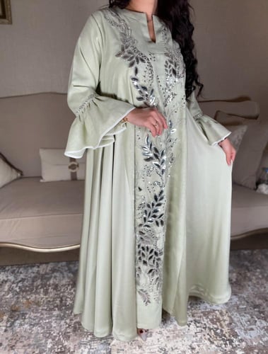 جلابية تفاحي فاتح بتل مطرز لامع