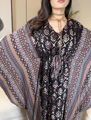 جلابية ناعمة كشمير زم عالخصر ملونة لون بني