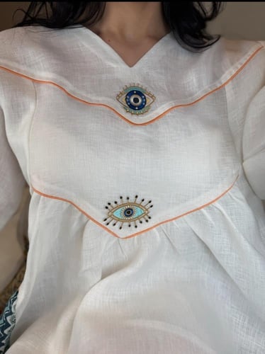 جلابية لنن هندي بطابع فرعوني لون سكري