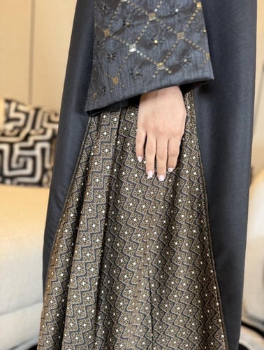 جلابية اسود لنن مخمل عالصدر