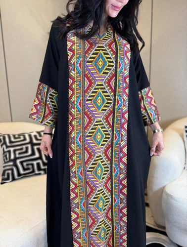 جلابية أسود ملونة بالوسط بالوان زاهية