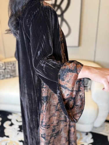 جلابية مخمل بني داكن جداً راقية