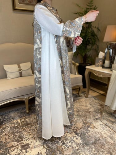 جلابية لنن بنقشة ربيانة اوف وايت سماوي