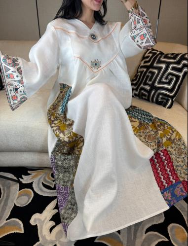 جلابية لنن هندي بطابع فرعوني لون سكري