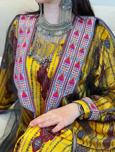 جلابية بطبقتين شعبي معاصر لون اصفر