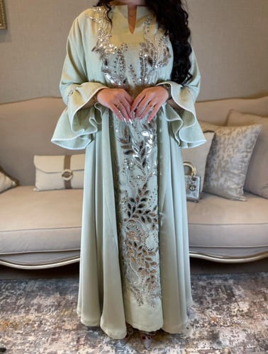 جلابية تفاحي فاتح بتل مطرز لامع