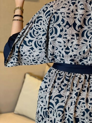 جلابية لف تصميم بلوزة طويلة كحلي