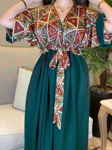 جلابية ملونة بربط زم بالخصر عشبي