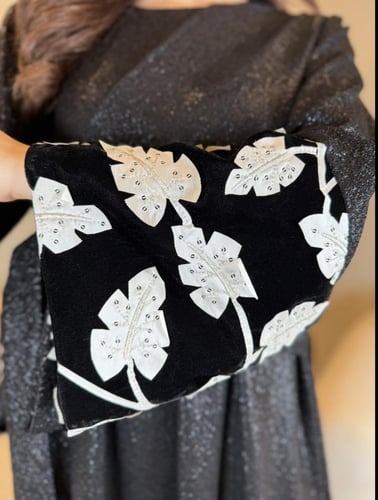 جلابية فستان لامع اكمام مخمل مشغولاسود معدني