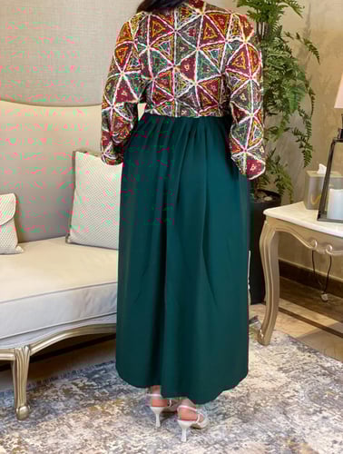 جلابية ملونة بربط زم بالخصر عشبي