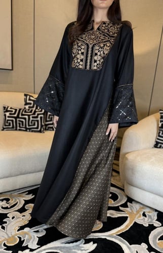 جلابية اسود لنن مخمل عالصدر