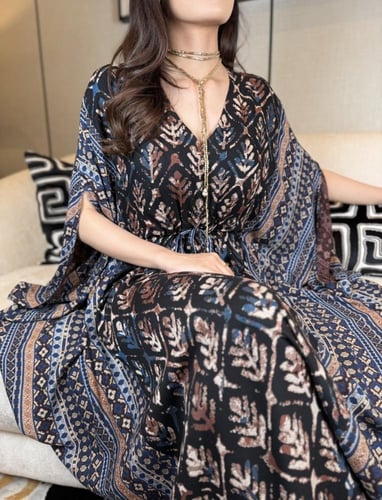 جلابية ناعمة كشمير زم عالخصر ملونة ازرق