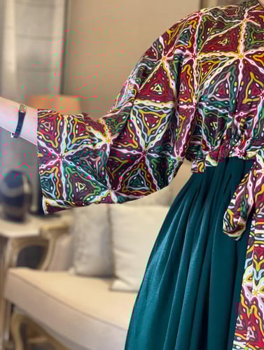 جلابية ملونة بربط زم بالخصر عشبي