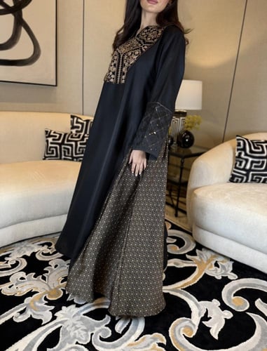 جلابية اسود لنن مخمل عالصدر