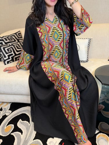 جلابية أسود ملونة بالوسط بالوان زاهية