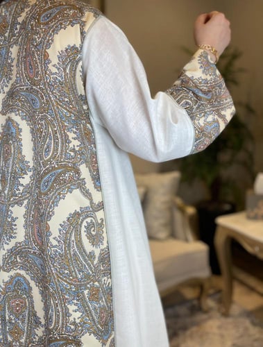 جلابية لنن بنقشة ربيانة اوف وايت سماوي