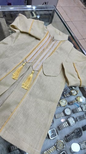 دقلة بلون مميز مع كتابه اسم