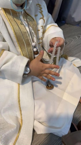 دقلة بلون مميز مع كتابه اسم