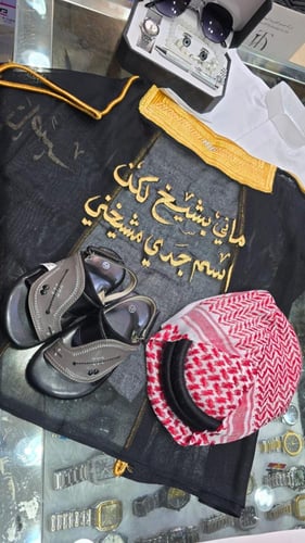 بشت اسود تطريز حسب الطلب